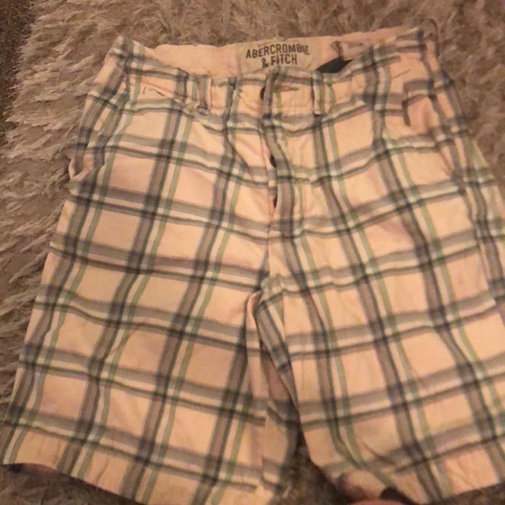 Men’s plaid shorts